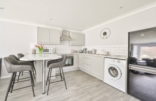 Millendreath Villa | 2 Bed Villa Sleeps 4 - Wifi, Garden, Sea Views