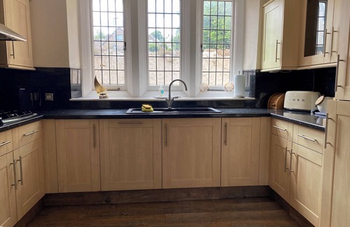 Shaldon House | 2 bed wing ON the beach in historic building. Quaint level seaside village.