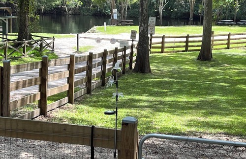 Lake City Cabin | 2 bedroom 1 bath Cabin with Boat launch on the Santa Fe River
