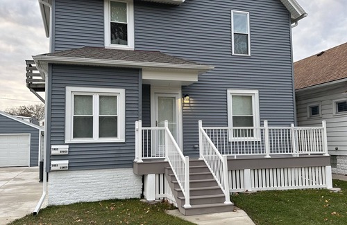 West Allis House | 2 bedroom-1 bath, close to Wi State Fair & Downtown Milwaukee