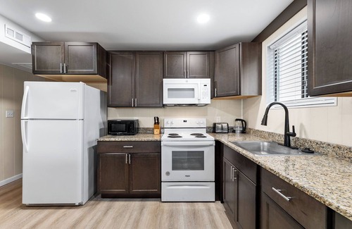 Fenwick Island Condo | 2 Bedroom, 1 Bath, Senior Week and Groups welcome