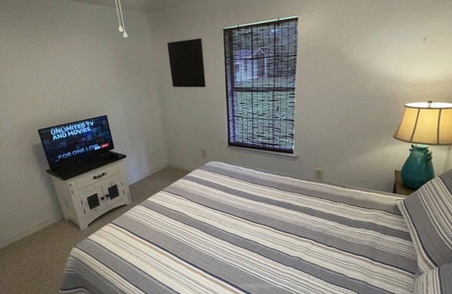 Waveland House | 2 bedroom 1 bathroom house minutes from the beach