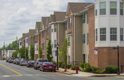 Carteret Apartment | 2 bedroom 2 bathroom 1700 square feet 20 miles from New York City.