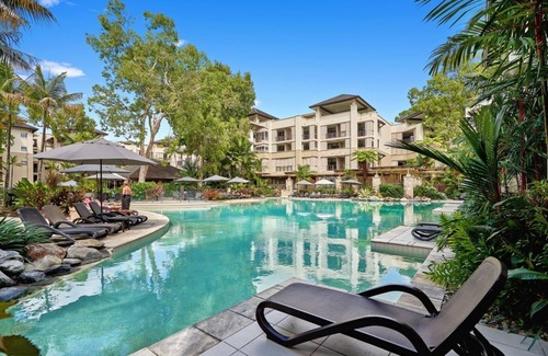 Palm Cove Apartment | 2 Bedroom 2 Bathroom Swim Out Apartment in the Temple resort Palm Cove
