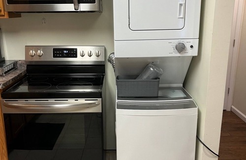 Quincy Apartment | 2 Bedroom; 30 Day Min; Must Email ID to Confirm stay; Professionals Only