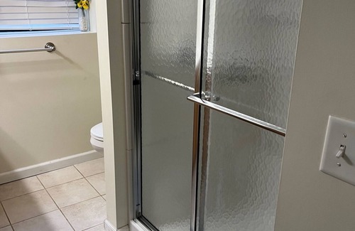 Quincy Apartment | 2 Bedroom; 30 Day Min; Must Email ID to Confirm stay; Professionals Only