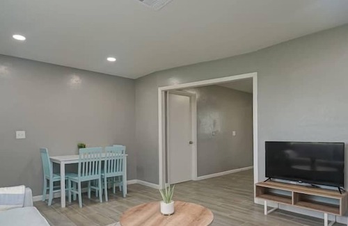 Westminister Apartment | 2 Bedroom 660142 by Houzlet