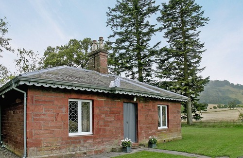 Perth Cottage | 2 bedroom accommodation in Bridge of Earn
