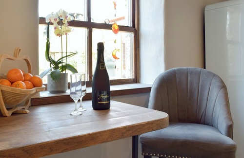 Carmarthen Cottage | 2 bedroom accommodation in Bronwydd Arms