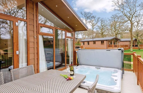 Holton Heath Ski Chalet | 2 bedroom accommodation in Holton Heath