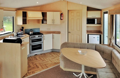 Aberystwyth House | 2 bedroom accommodation in Clarach Bay, Nr Aberystwyth