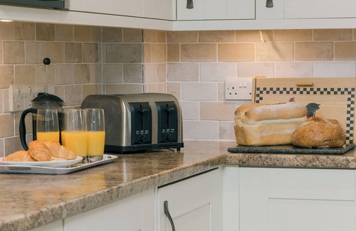 West Pennard Cottage | 2 bedroom accommodation in West Pennard, near Glastonbury