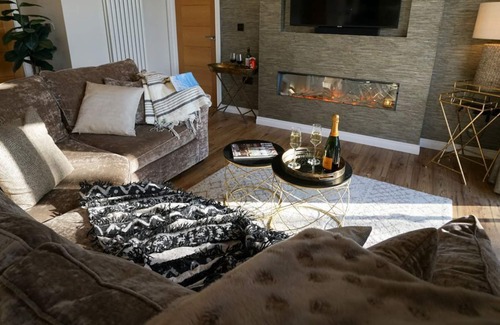 Woodbridge Cabin | 2 bedroom accommodation in Bredfield, Woodbridge