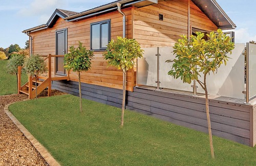 Woodbridge Cabin | 2 bedroom accommodation in Bredfield, Woodbridge