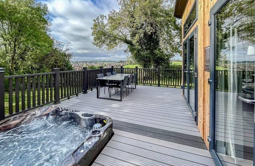 Coleford Ski Chalet | 2 bedroom accommodation in Coleford, Forest oF Dean