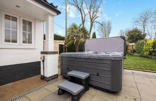 Burgh le Marsh Cottage | 2 bedroom accommodation in Thorpe St Peter, near Skegness