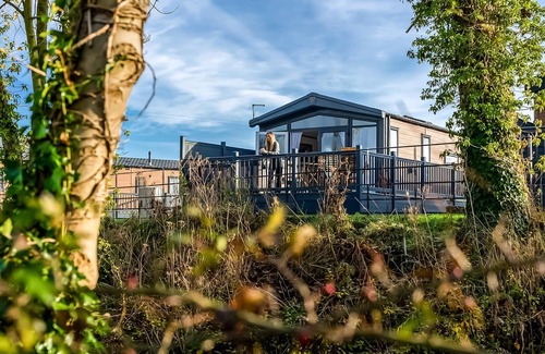 Arnold Ski Chalet | 2 bedroom accommodation in Skirlaugh, Nr Hull