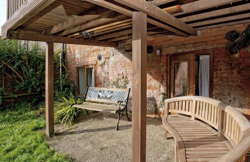 Smallburgh Cottage | 2 bedroom accommodation in Wayford Bridge, near Stalham