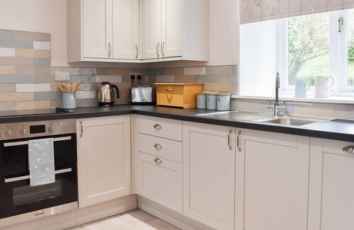 Redruth Cottage | 2 bedroom accommodation in Mawla, near Porthtowan