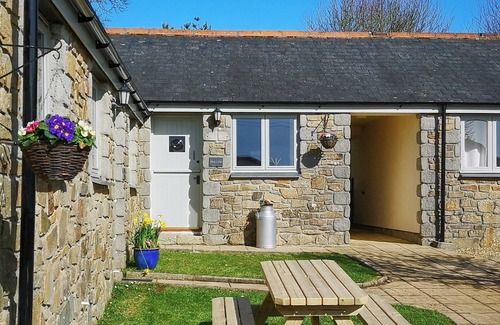 Redruth Cottage | 2 bedroom accommodation in Mawla, near Porthtowan