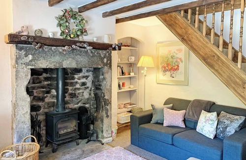 Combs Cottage | 2 bedroom accommodation in Chapel-en-le-Frith, near Buxton