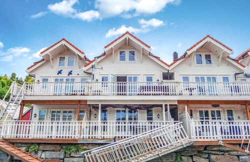 Valevag Apartment | 2 bedroom accommodation in Valevåg