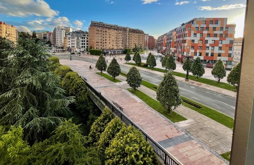 Las Campas y San Claudio Apartment | 2 bedroom apartment. and free parking in La Losa