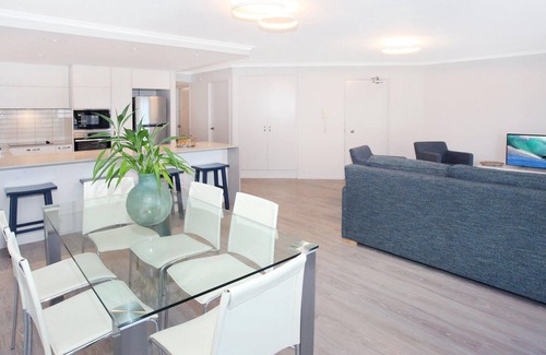 Mooloolaba Apartment | 2 Bedroom Apartment with pool and reverse Air conditioning