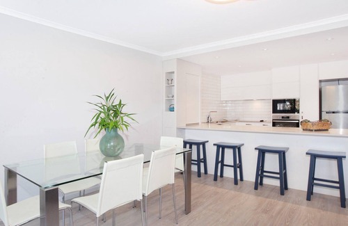 Mooloolaba Apartment | 2 Bedroom Apartment with pool and reverse Air conditioning