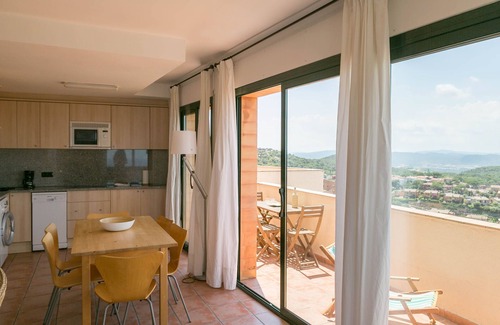 Begur Apartment | 2 bedroom apartment in Begur center. Sea views, terrace and pool (Ref:H09)