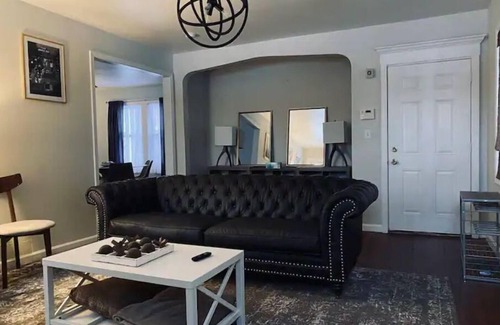 Grand Traverse District Apartment | 2 Bedroom Apartment in Downtown Flint.
