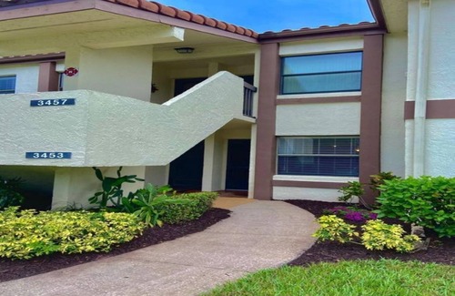 Ventura Condo | 2 bedroom/bathroom, 1st floor condo at the quiet Ventura Country club!