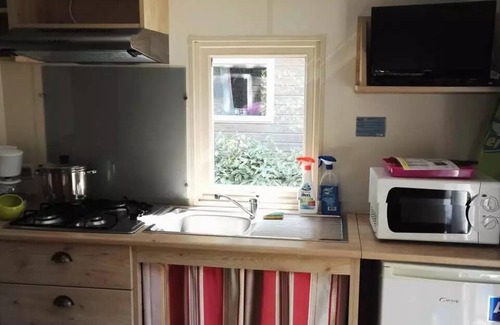 Saint-Michel-Chef-Chef Cabin | 2-bedroom caravan sleeps 4