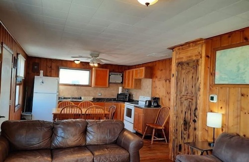 Marblehead House | 2 Bedroom Cottage 100 yards to water. Dock & Ramp.