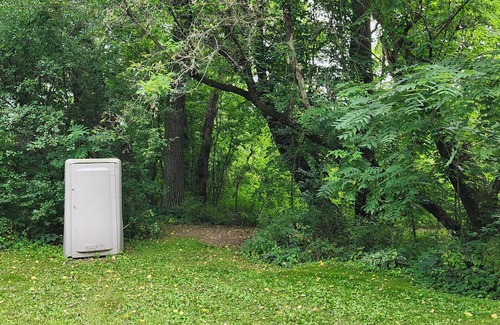 Wisconsin Dells RV Rental | 2-bedroom camper w Br/Ac + access to Happy Place Fish Farm utilities/recreation.