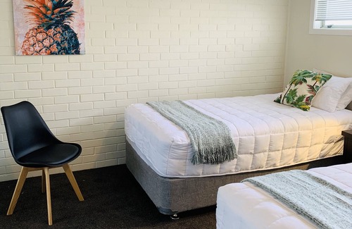 Mount Eden Apartment | 2 Bedroom CBD Fringe MT Eden with Car Space