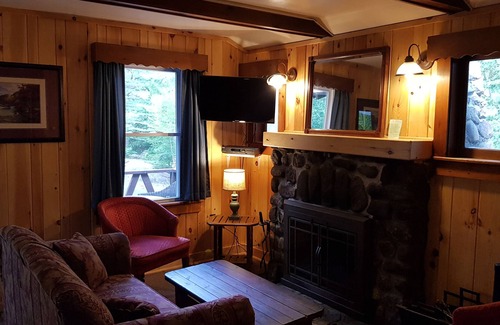 Wilmington Ski Chalet | 2 Bedroom Chalet with Fireplace