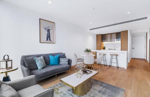 Melbourne Central Business District Apartment | 2 -Bedroom City View Apartment | 67sqm | Collins Street Melbourne CBD Unit 2