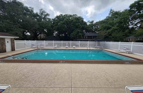 Northeast Pensacola Condo | 2-bedroom condo in charming Pensacola with AC, WiFi
