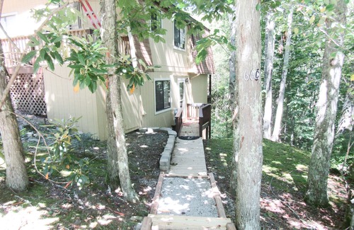 Banner Elk Condo | 2 Bedroom Condo in Ski Country area. Rented by Sugar Mountain Lodging Inc.