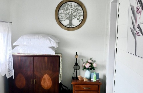 Uralla Cottage | 2 Bedroom Country Cottage - Sleeps up to 6