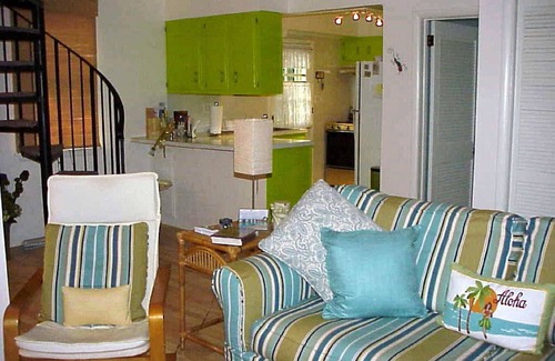 Town Bank Cottage | 2 Bedroom Cozy Charmer, Beach Block.90 Steps to the Bay with ample parking