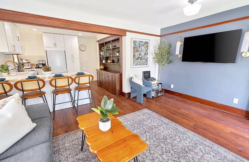 Whittier Apartment | 2 Bedroom Craftsman : KING Bed : Views : Parking : Between Disney/Universal