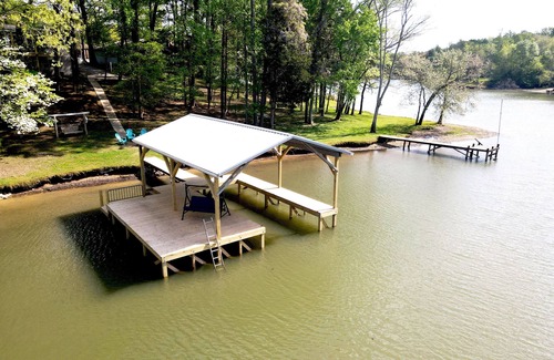 Decatur House | 2-Bedroom, Dog Friendly Home sleeps 6 on the Tennessee River/Chickamauga Lake