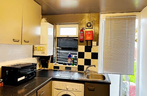 East Ham Apartment | 2 Bedroom Double bed in East London is Located in the Newham District of London,