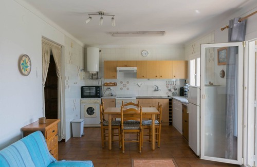 Torroella de Montgri House | 2 bedroom semi-detached house in Urb. Torre Gran, L'Estartit. Garden and community pool (Ref:H38)