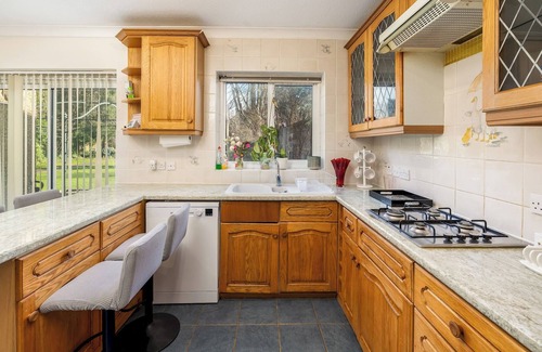 Watford House | 2 Bedroom Family Friendly Central Home | Pass the Keys