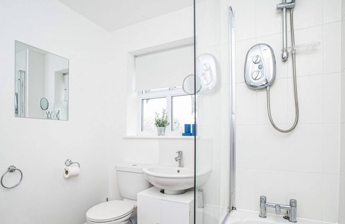 Gateshead Cottage | 2 bedroom accommodation in Gateshead, Newcastle Upon Tyne