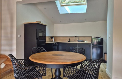 Fecamp House | 2-bedroom gite 5 minutes from the beach.