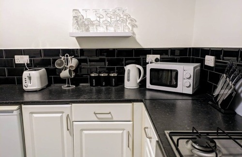 Heywood House | 2-Bedroom House | Free Parking